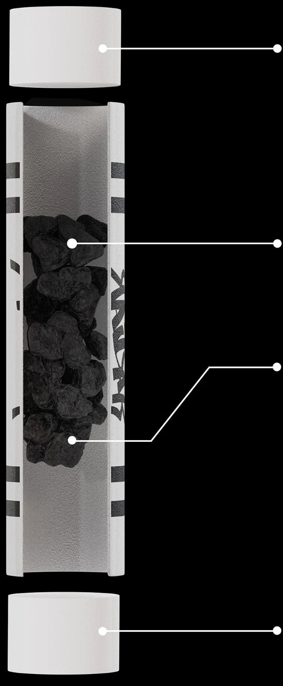 Filtre Soft en vue éclatée : en haut et en bas un embout blanc en cellulose, entre les deux le tube en papier ouvert avec le charbon actif